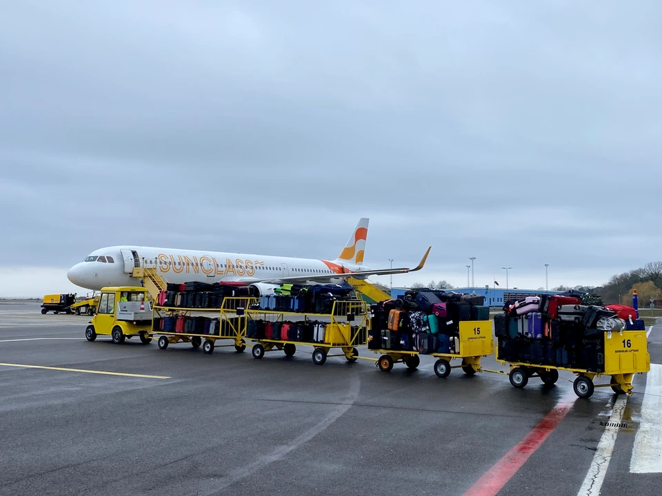Sunclass læsser bagage